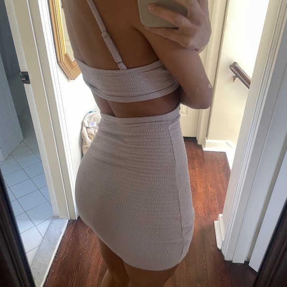 Spring has sprung cut-out Lavender Mini Dress - Picture 4 of 6